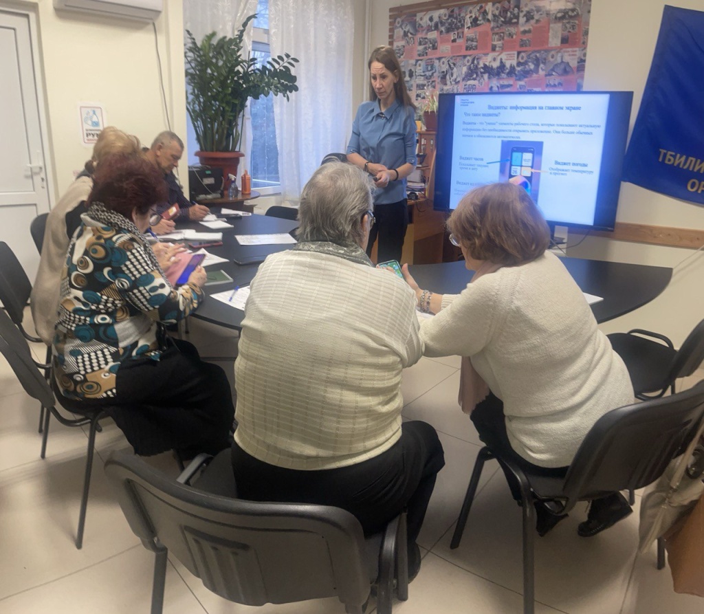 Обучение ветеранов по проекту "Смартфон для всех"