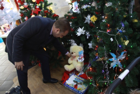 Глава Тбилисского района принял участие в акции «Елка желаний»