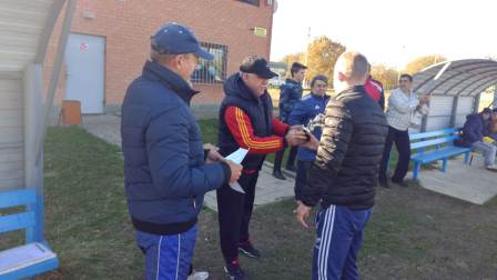 На стадионе «Пищевик» прошло торжественное подведение итогов летнего первенства по футболу