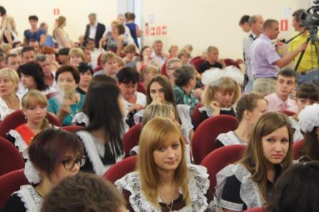 Вручение медалей выпускникам