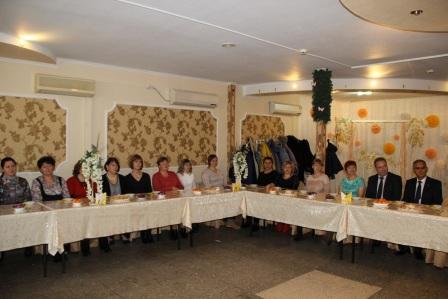 Евгений Ильин поздравил женщин района с наступающим Днем матери