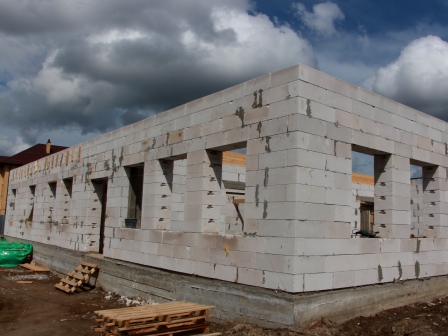 В Тбилисском районе строят социальные объекты 