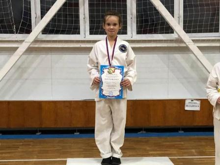 Злата и Мария завоевали золото в соревнованиях по тхэквондо