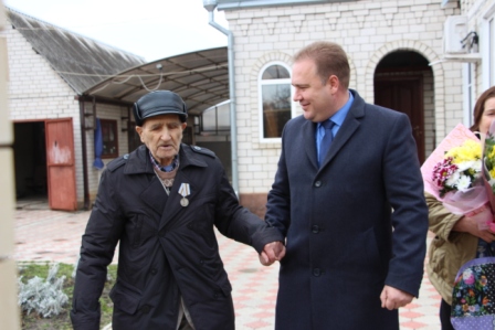 Тбилисским ветеранам вручают медали в честь 75-летия Победы