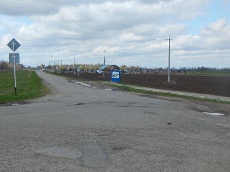 В Тбилисской на улице Элеваторной начались работы по ямочному ремонту дороги