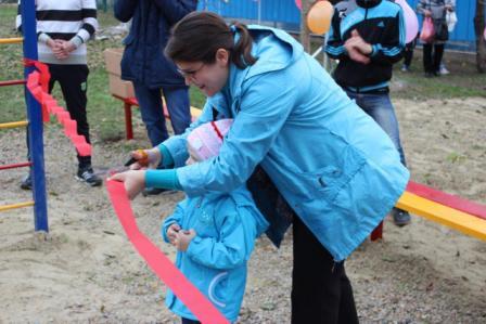 Многодетная мама из Тбилисского района оборудовала детскую площадку