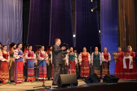 В Тбилисском районе выступил Кубанский казачий хор