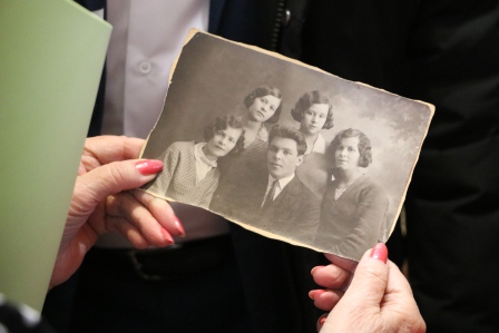 В Тбилисском районе блокадниц поздравили с годовщиной Ленинградской победы