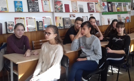 7 ноября 2018 г. центральная районная библиотека провела час добра "Добротой измерь себя" для учеников СОШ №2. 