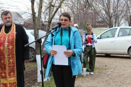 Многодетная мама из Тбилисского района оборудовала детскую площадку