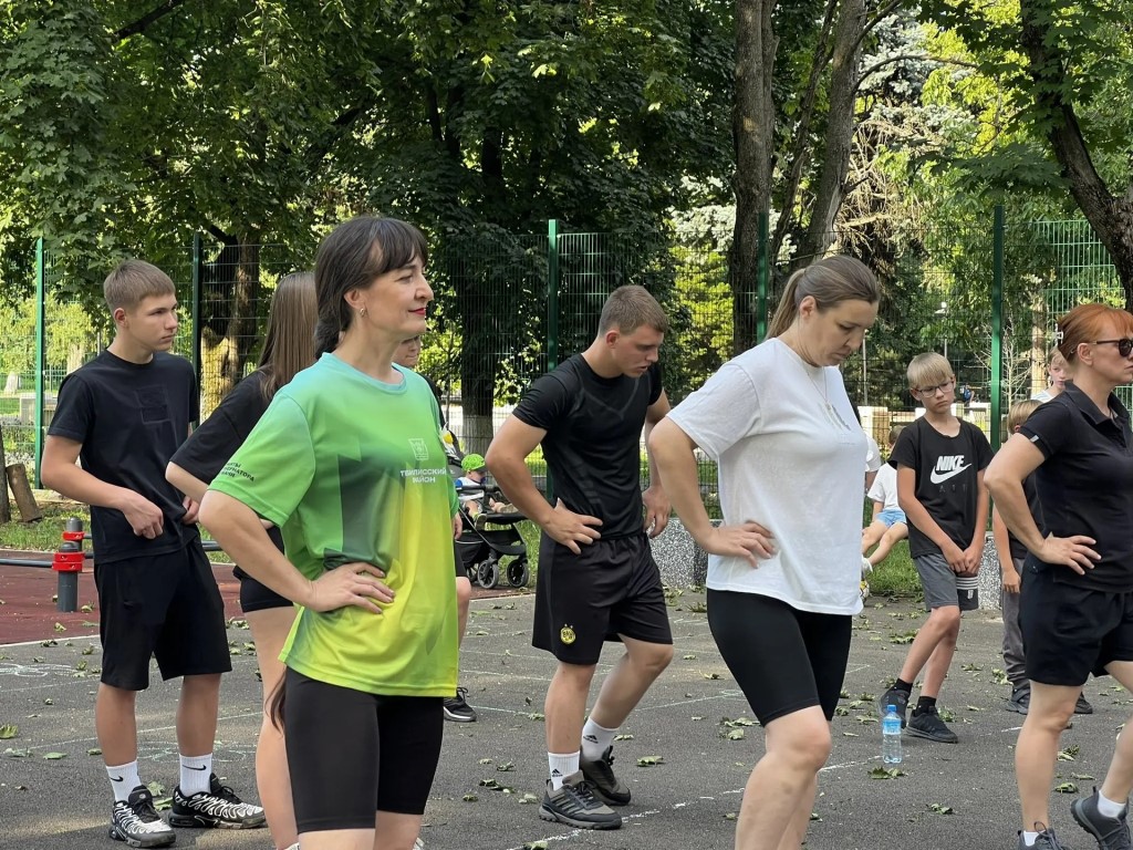 Под энергичную музыку члены Профсоюза вновь встали на зарядку!
