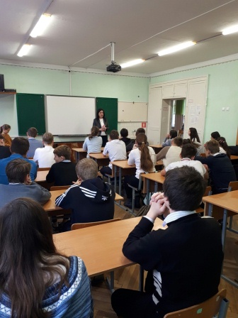 В седьмой школе прошел классный час «Конституция – основной закон государства»