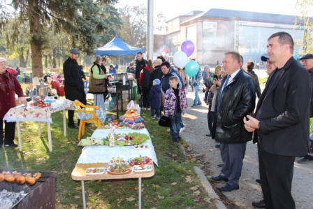 Фестиваль шашлыка проходит в Тбилисской