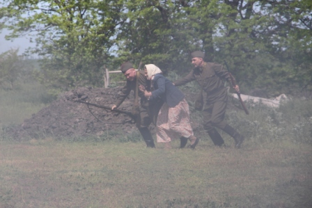 Школьникам показали реконструкцию сражений Великой Отечественной войны
