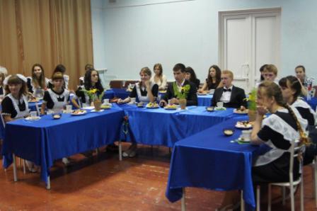 Вручение медалей выпускникам