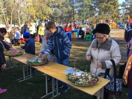 Фестиваль шашлыка проходит в Тбилисской