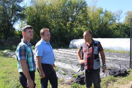 Евгений Ильин посетил представителей малых форм хозяйствования