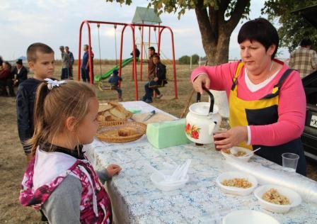 Яркий праздник прошел в поселке Терновом 