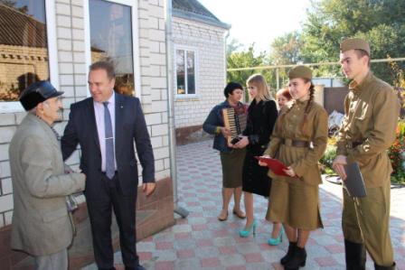 Ветеранам Тбилисского района вручают медали к 75-летию освобождения Краснодарского края