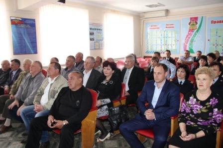 Евгений Ильин поздравил ветеранов органов внутренних дел