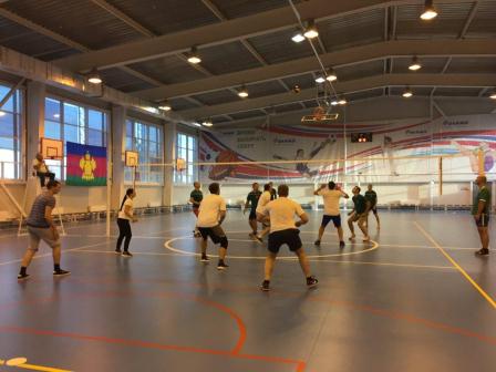 В «Олимпе» прошел товарищеский матч по волейболу