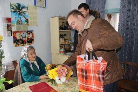 В Тбилисском районе поздравили участницу Сталинградской битвы