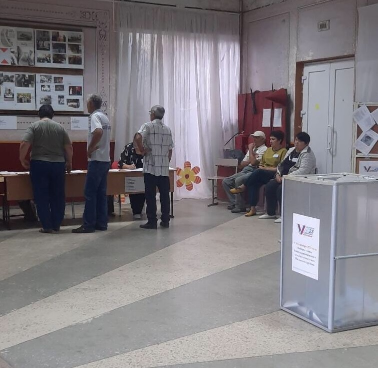 На избирательных участках