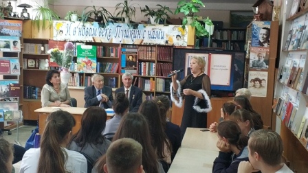 В районной библиотеке прошла встреча читателей со знаменитым земляком Михаилом Шкабардней