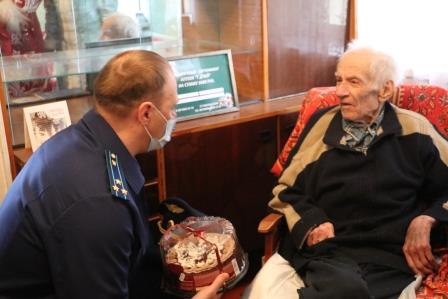 В Тбилисском районе с Новым Годом и Рождеством поздравляют участников Великой Отечественной войны