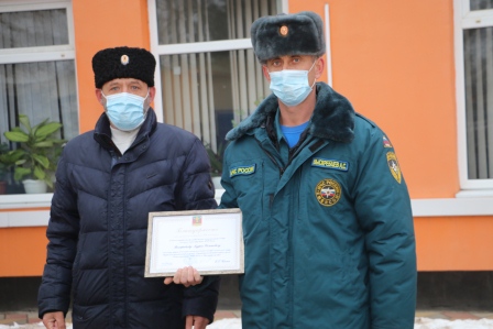 В Тбилисском районе спасателей поздравили с профессиональным праздником