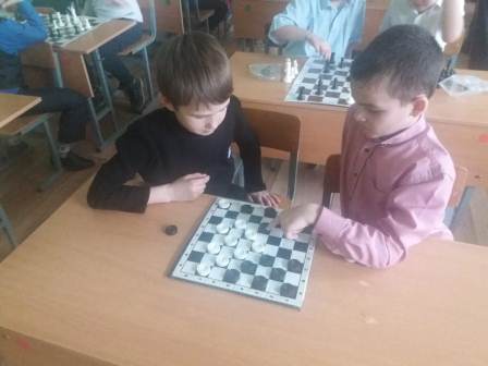 Казачата сразились в мастерстве игры в шахматы и шашки