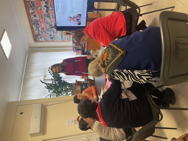 В районе проходят занятия с группой пенсионеров в рамках гранта губернатора Краснодарского края