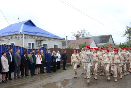 Для ветерана из Тбилисского района провели парад Победы