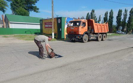 В Тбилисской проведен ямочный ремонт дороги по улице Вокзальной 