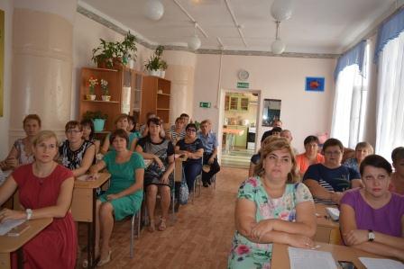 Глава Ванновского поселения встретился коллективами образовательных учреждений