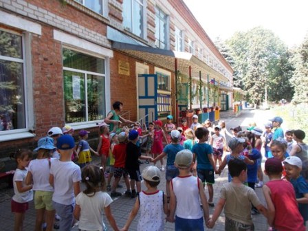 Путешествие по сказкам для дошколят провела детская библиотека