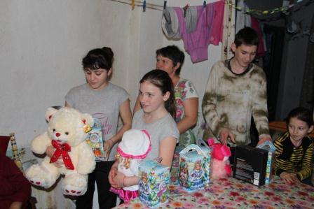 Новогодние поздравления продолжаются