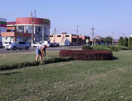 Сотрудники МАУ «Радуга» наводят порядок