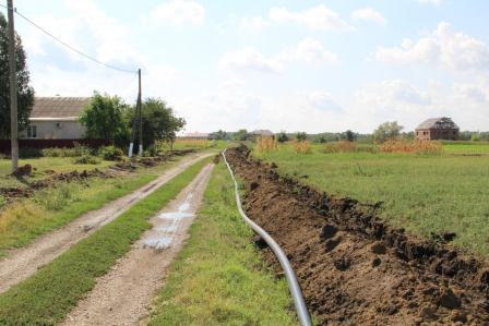 На улице Свободной в хуторе Северин продолжается строительство водопровода