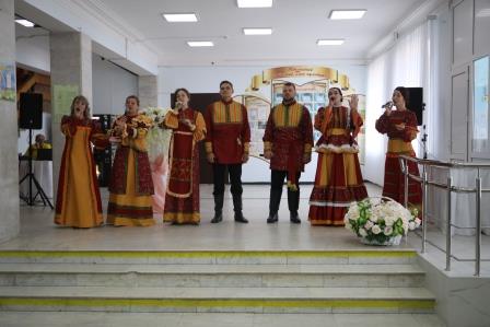 В Тбилисском районе открылась выставка художника Геннадия Домнина