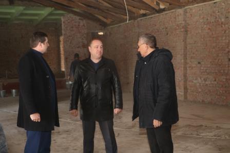 В станице Тбилисской приступили к капитальному ремонту клуба