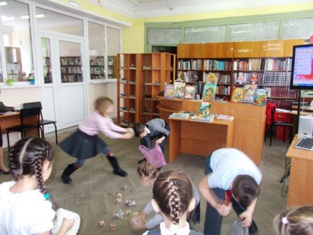 Накануне женского праздника 8 Марта в детской библиотеке проходят литературно-игровые программы 