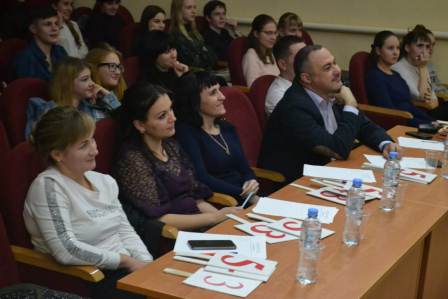 Молодые депутаты поддержали веселых и находчивых