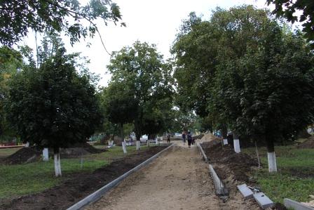 Заместитель министра ТЭК и ЖКХ Краснодарского края проверил ход реконструкции парка в Тбилисской