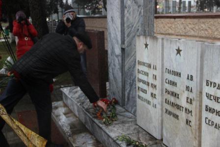 Митинг, посвященный дню памяти погибших в вооруженных конфликтах в Чеченской республике