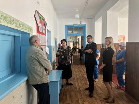 Школу в Тбилисском район посетил депутат ЗСК