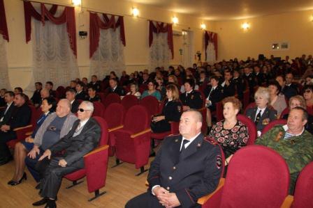 Сотрудников полиции поздравили с профессиональным праздником