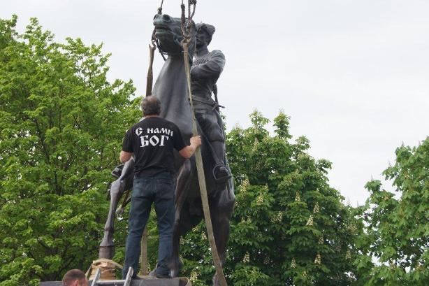 Памятник А.Гречишкину