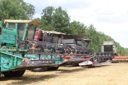 Творческие коллективы Тбилисского района продолжают серию выездных концертов на поля