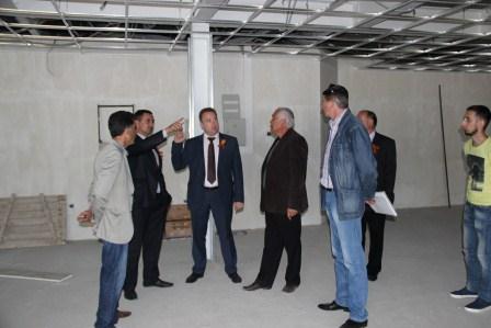 Евгений Ильин продолжает контролировать строительство спортивного комплекса